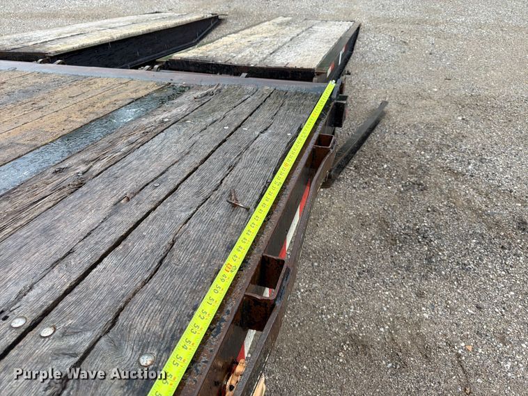 image for item FN5811 2016 Kaufman Trailers equipment trailer
