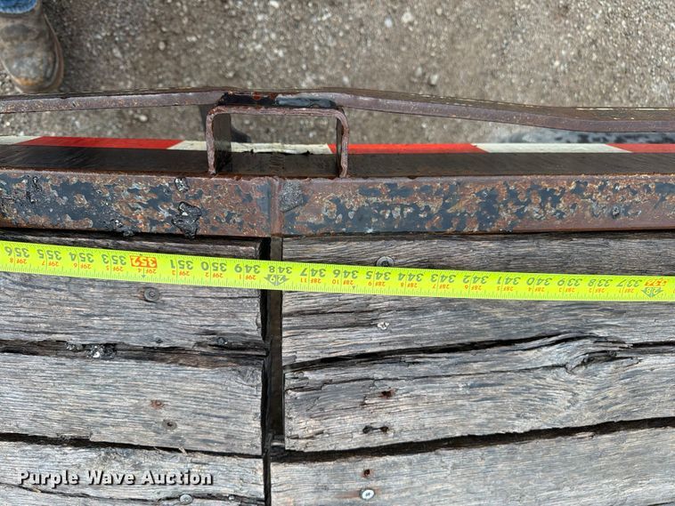 image for item FN5811 2016 Kaufman Trailers equipment trailer