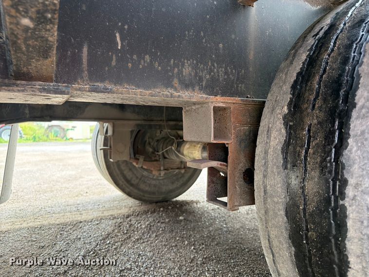 image for item FN5811 2016 Kaufman Trailers equipment trailer