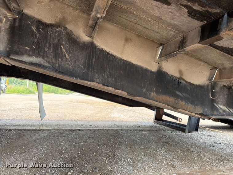 image for item FN5811 2016 Kaufman Trailers equipment trailer