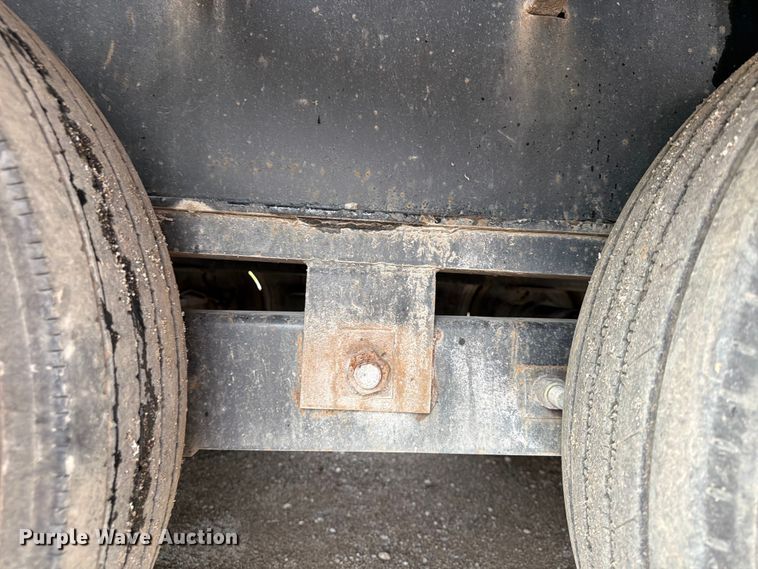 image for item FN5811 2016 Kaufman Trailers equipment trailer