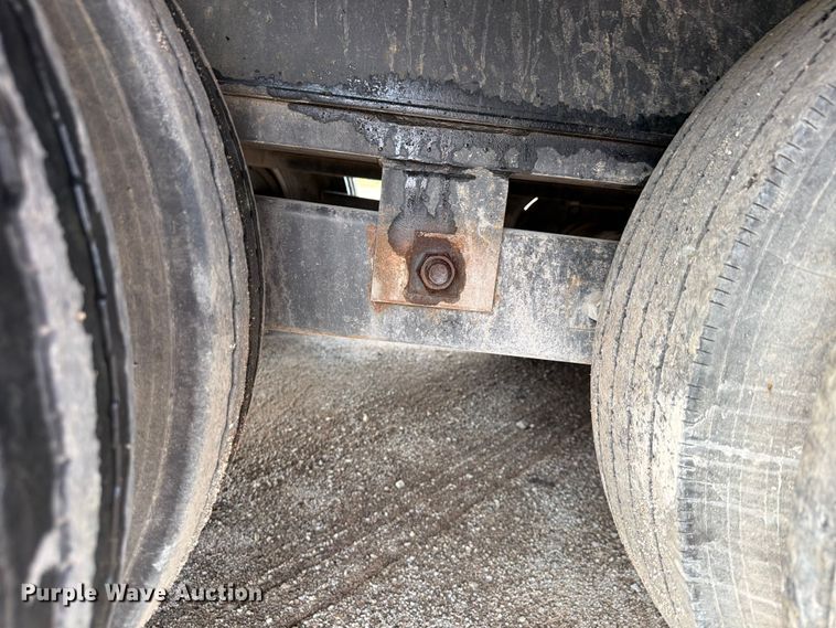 image for item FN5811 2016 Kaufman Trailers equipment trailer