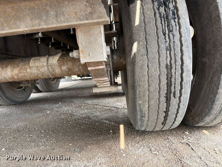 image for item FN5811 2016 Kaufman Trailers equipment trailer