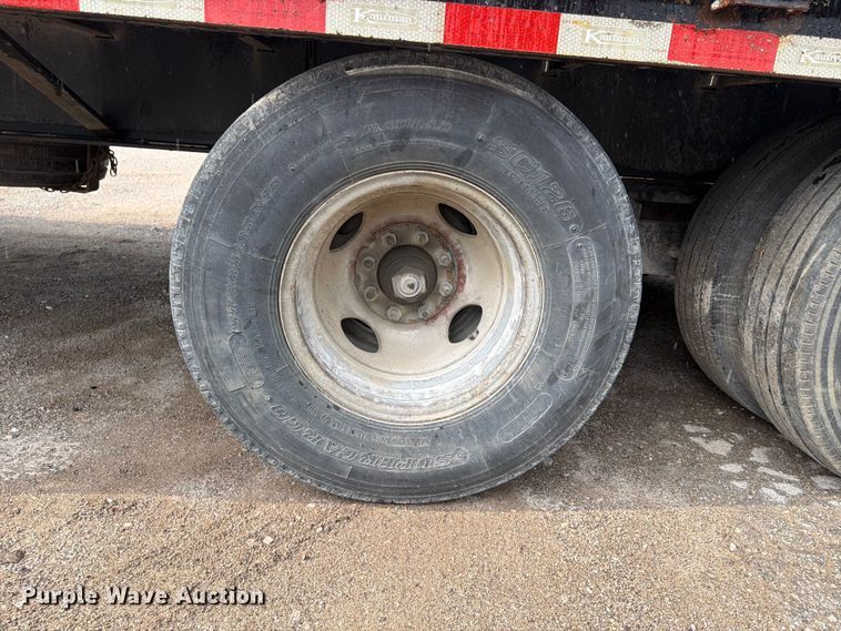 image for item FN5811 2016 Kaufman Trailers equipment trailer