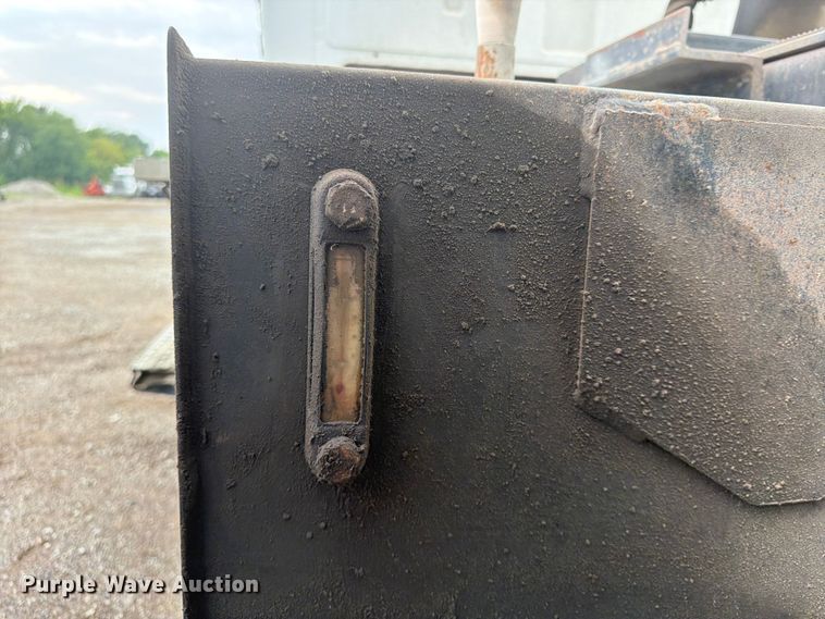 image for item FN5812 2005 Sterling L9500 dump truck