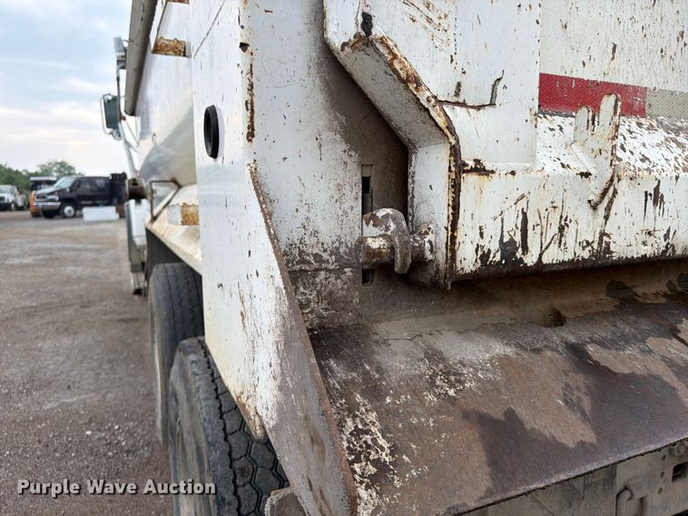 image for item FN5812 2005 Sterling L9500 dump truck