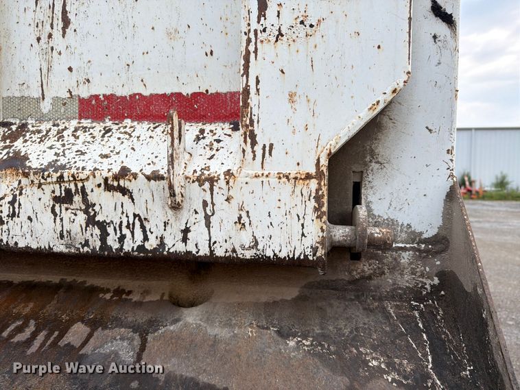 image for item FN5812 2005 Sterling L9500 dump truck