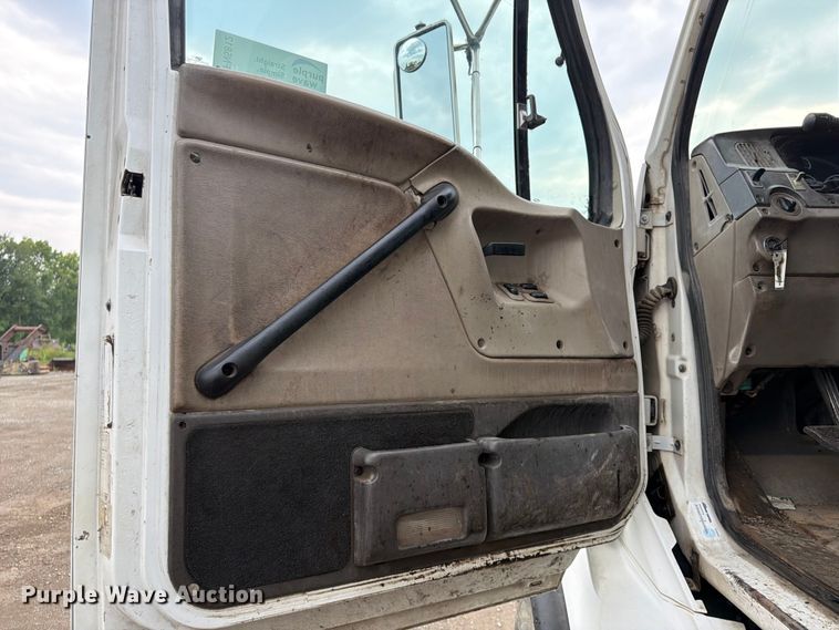 image for item FN5812 2005 Sterling L9500 dump truck
