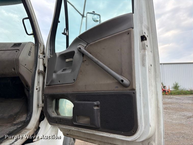 image for item FN5812 2005 Sterling L9500 dump truck