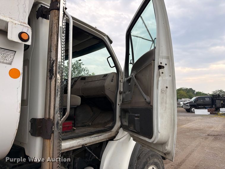 image for item FN5812 2005 Sterling L9500 dump truck