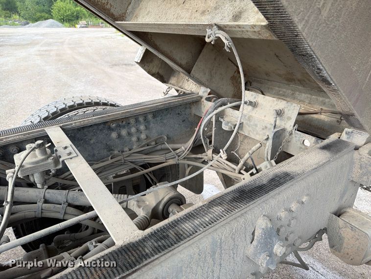 image for item FN5812 2005 Sterling L9500 dump truck