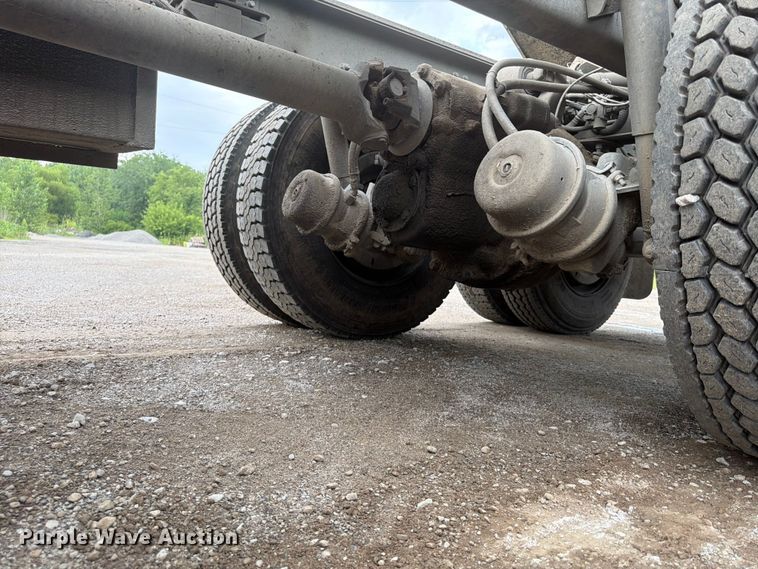 image for item FN5812 2005 Sterling L9500 dump truck