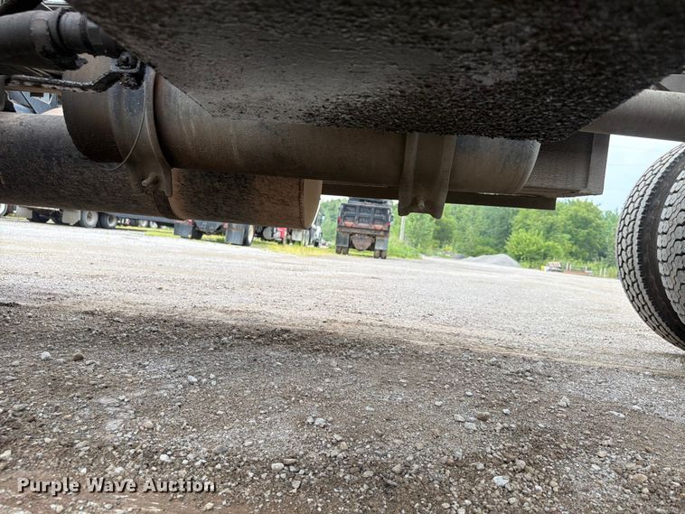 image for item FN5812 2005 Sterling L9500 dump truck