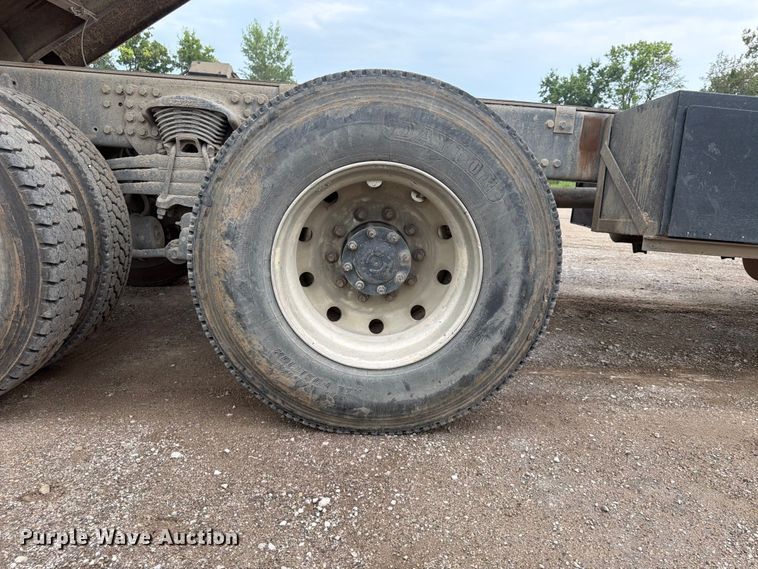 image for item FN5812 2005 Sterling L9500 dump truck