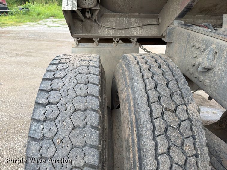 image for item FN5812 2005 Sterling L9500 dump truck