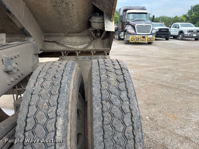 image for item FN5812 2005 Sterling L9500 dump truck