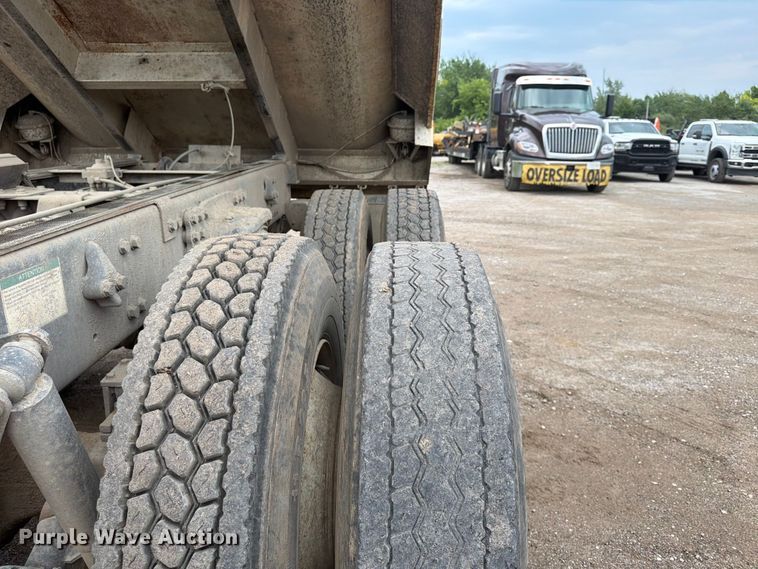 image for item FN5812 2005 Sterling L9500 dump truck