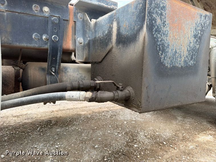 image for item FN5812 2005 Sterling L9500 dump truck