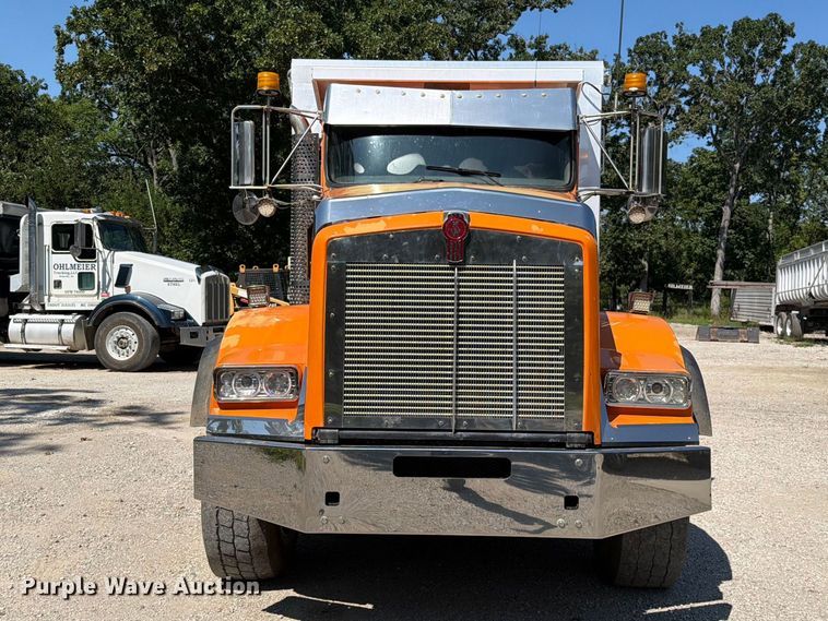image for item FN5820 2009 Kenworth T8 Series dump truck