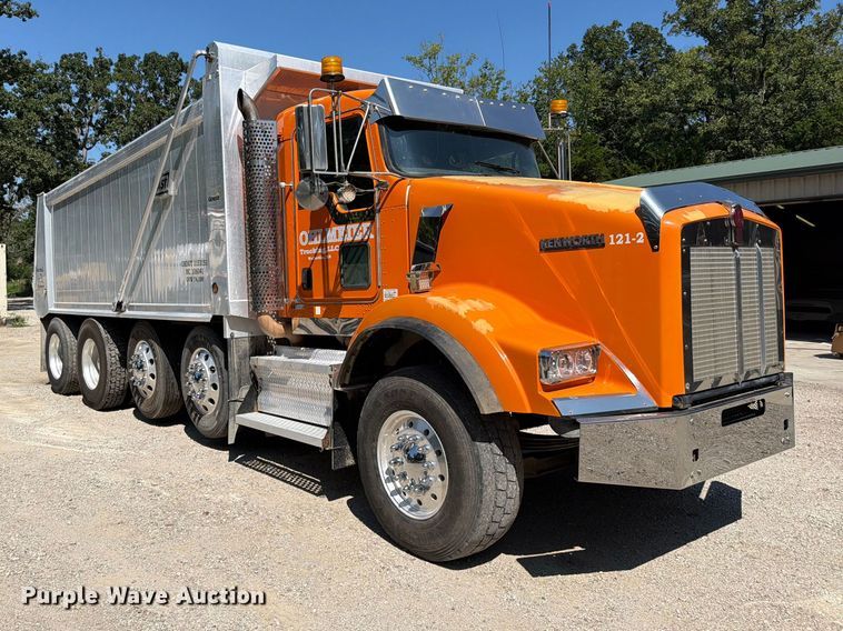 image for item FN5820 2009 Kenworth T8 Series dump truck