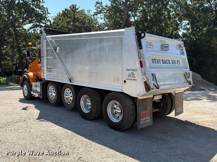 image for item FN5820 2009 Kenworth T8 Series dump truck