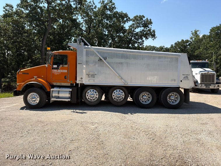 image for item FN5820 2009 Kenworth T8 Series dump truck