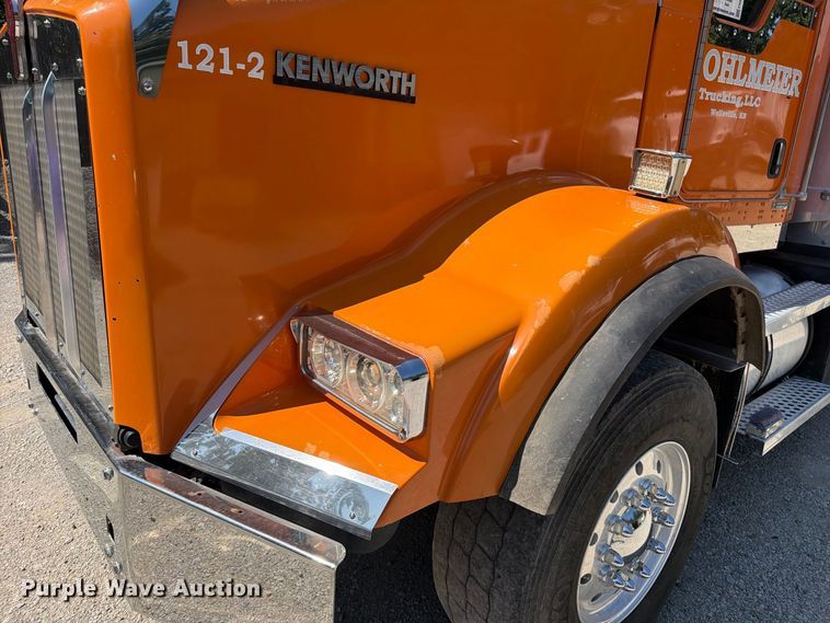 image for item FN5820 2009 Kenworth T8 Series dump truck