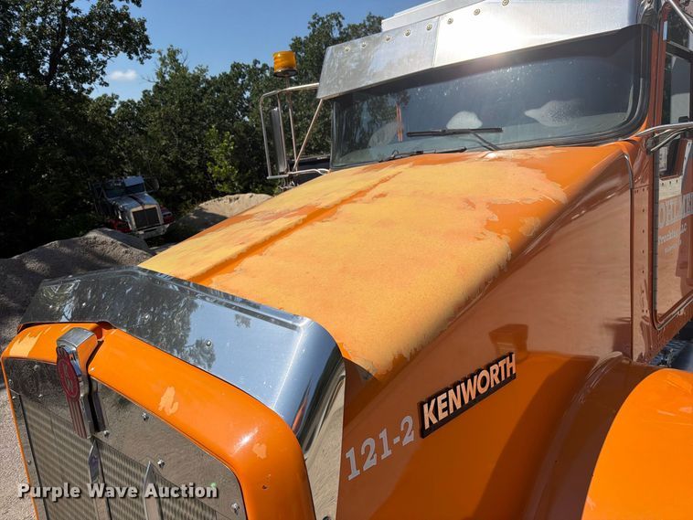 image for item FN5820 2009 Kenworth T8 Series dump truck