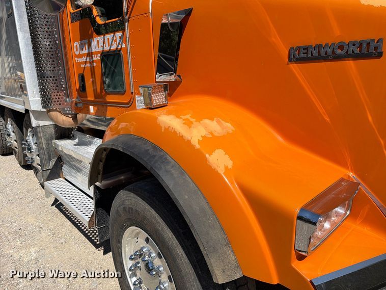 image for item FN5820 2009 Kenworth T8 Series dump truck