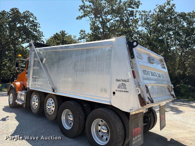 image for item FN5820 2009 Kenworth T8 Series dump truck