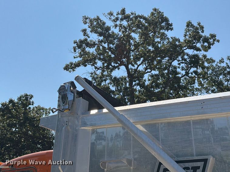 image for item FN5820 2009 Kenworth T8 Series dump truck