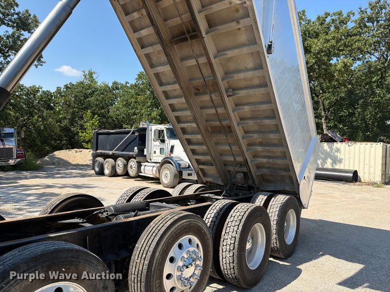 image for item FN5820 2009 Kenworth T8 Series dump truck