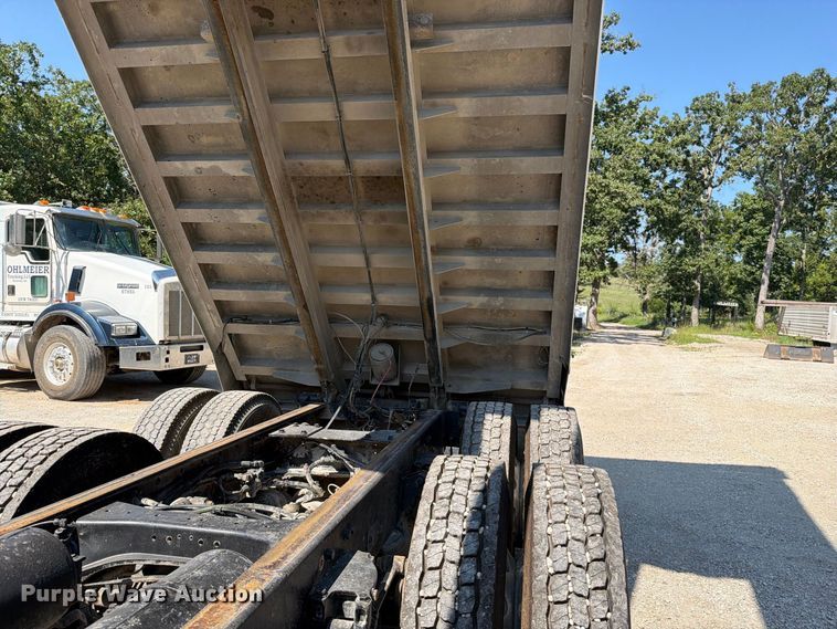 image for item FN5820 2009 Kenworth T8 Series dump truck