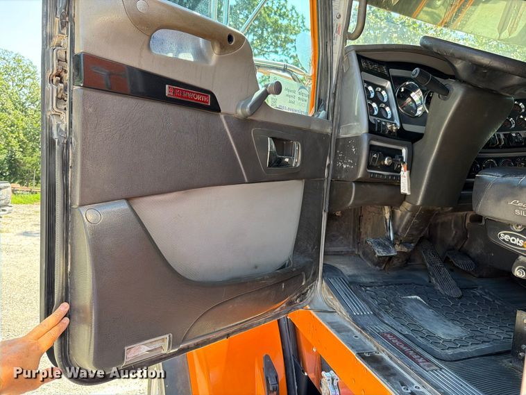 image for item FN5820 2009 Kenworth T8 Series dump truck