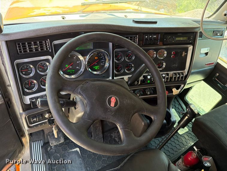 image for item FN5820 2009 Kenworth T8 Series dump truck