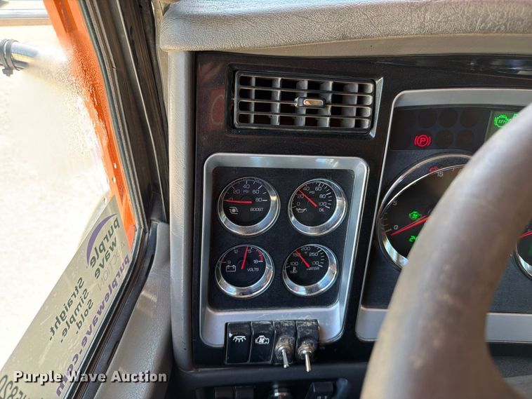 image for item FN5820 2009 Kenworth T8 Series dump truck