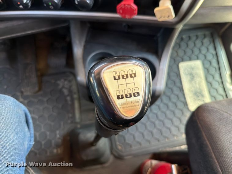 image for item FN5820 2009 Kenworth T8 Series dump truck