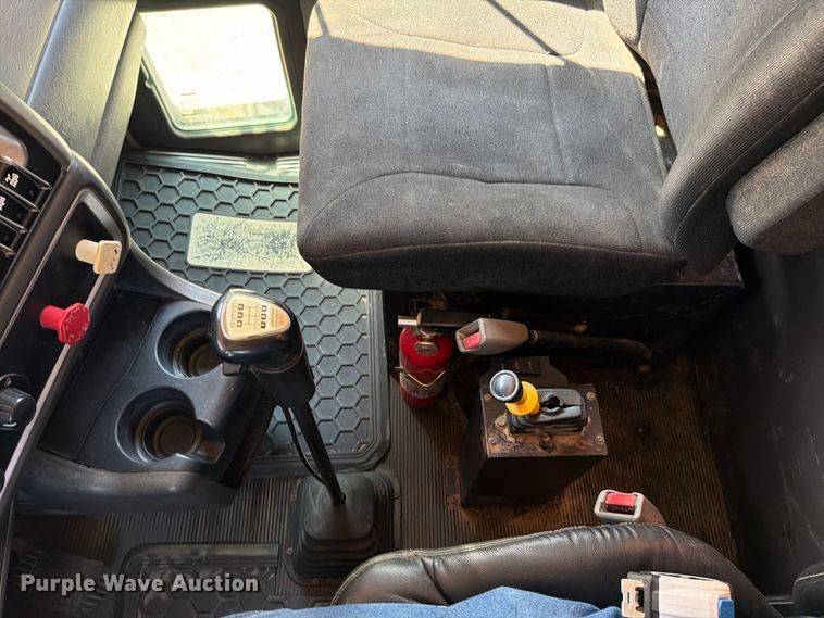 image for item FN5820 2009 Kenworth T8 Series dump truck