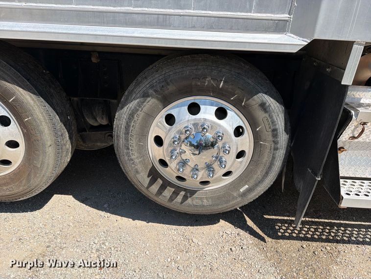 image for item FN5820 2009 Kenworth T8 Series dump truck