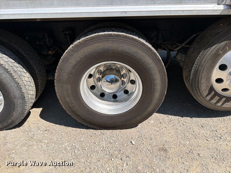 image for item FN5820 2009 Kenworth T8 Series dump truck