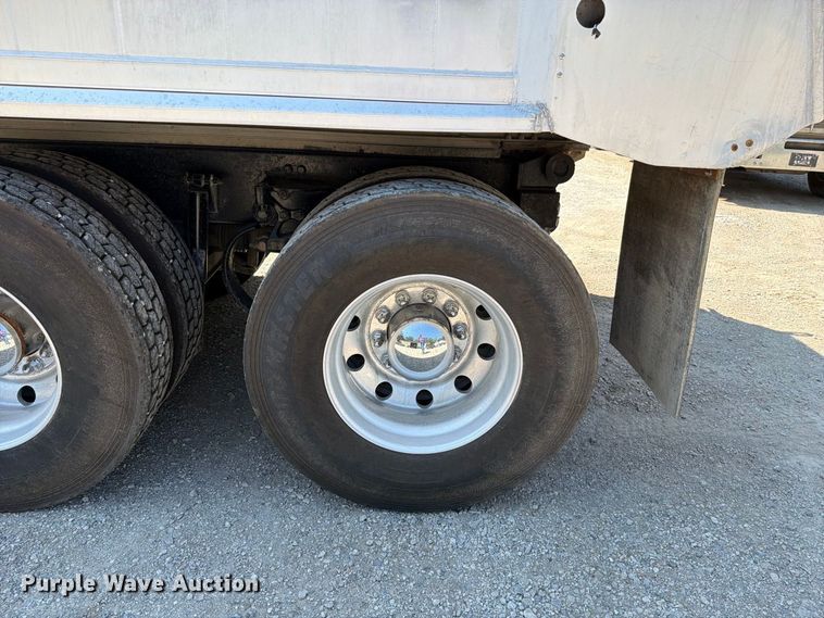 image for item FN5820 2009 Kenworth T8 Series dump truck