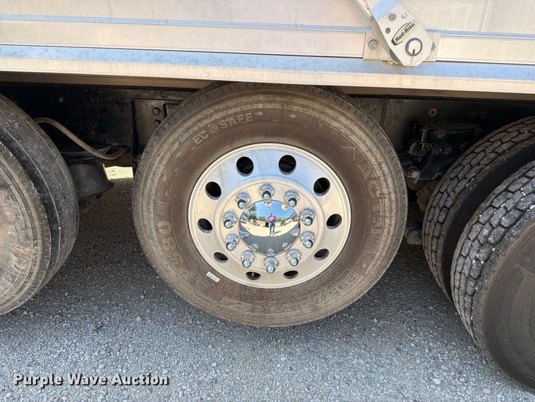image for item FN5820 2009 Kenworth T8 Series dump truck
