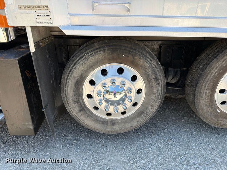 image for item FN5820 2009 Kenworth T8 Series dump truck