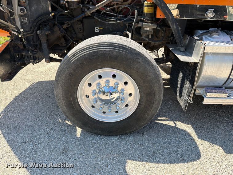 image for item FN5820 2009 Kenworth T8 Series dump truck