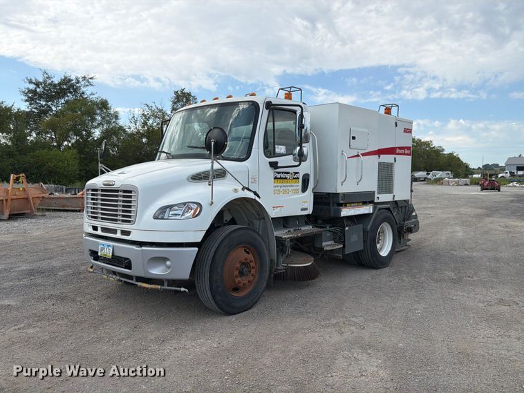 Photo of 2009 Freightliner Business Class M2