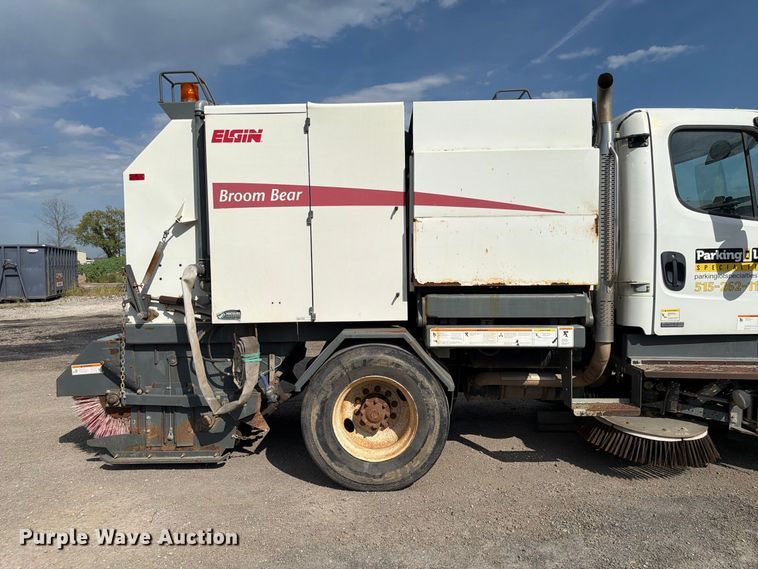 image for item FP3019 2009 Freightliner Business Class M2 street sweeper truck