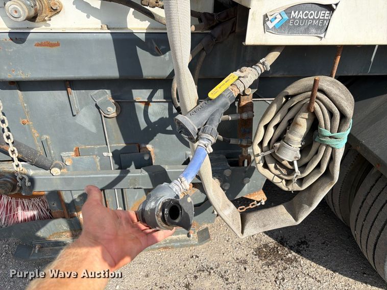 image for item FP3019 2009 Freightliner Business Class M2 street sweeper truck