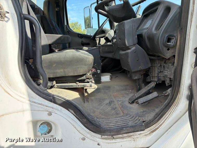 image for item FP3019 2009 Freightliner Business Class M2 street sweeper truck