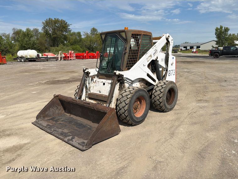 image for item FP3026 2002 Bobcat 873 skid steer loader