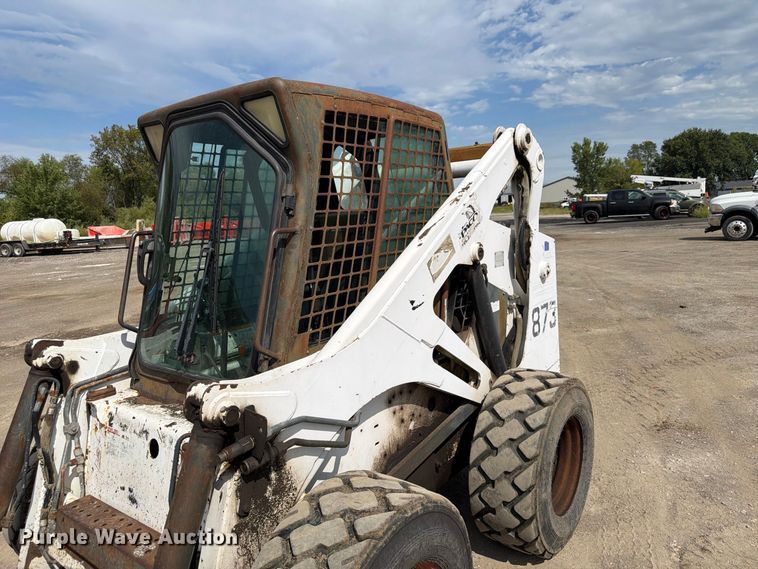 image for item FP3026 2002 Bobcat 873 skid steer loader